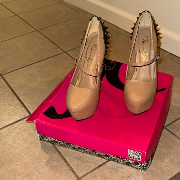 Stylish Tan Spiked Heels - Picture 6 of 6